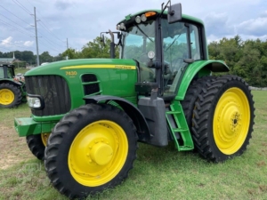 2009 John Deere 7430 Premium parked on a farm field