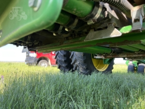 2014 John Deere 1895 Air Seeder in the field