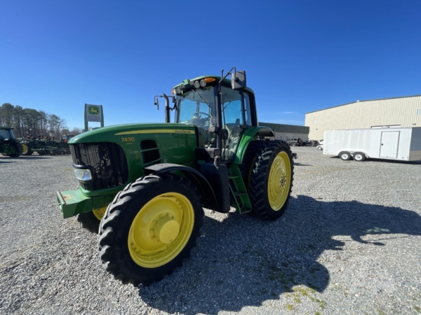 2009 John Deere 7430 Premium parked on a farm field