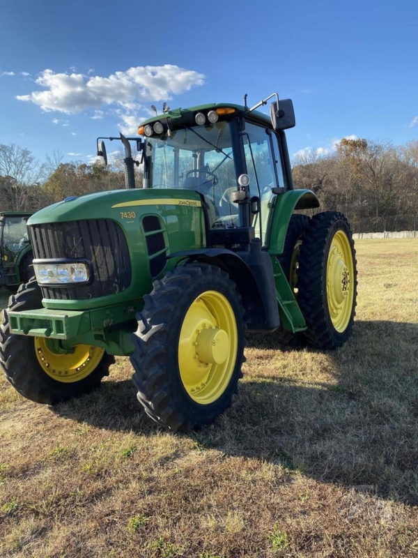 2009 John Deere 7430 Premium parked on a farm field