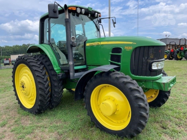 2009 John Deere 7430 Premium parked on a farm field