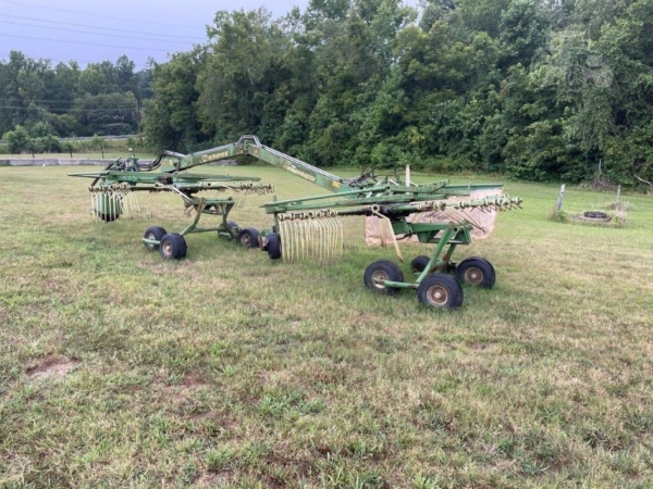 2009 Krone Swadro 710T Twin Rotor Rotary Rake in Field