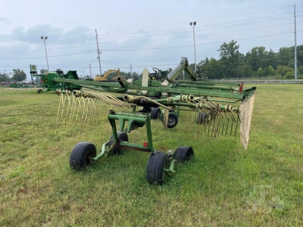 2009 Krone Swadro 710T Twin Rotor Rotary Rake in Field