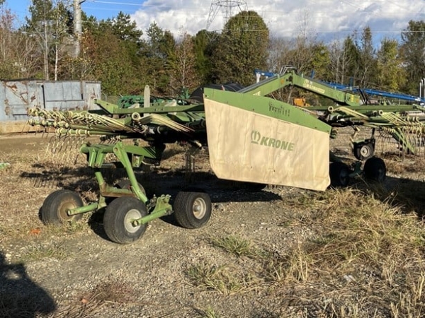 2009 Krone Swadro 710T Twin Rotor Rotary Rake in Field