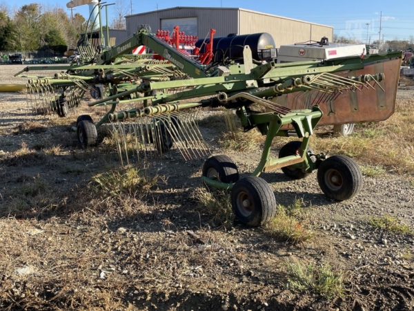 2009 Krone Swadro 710T Twin Rotor Rotary Rake in Field