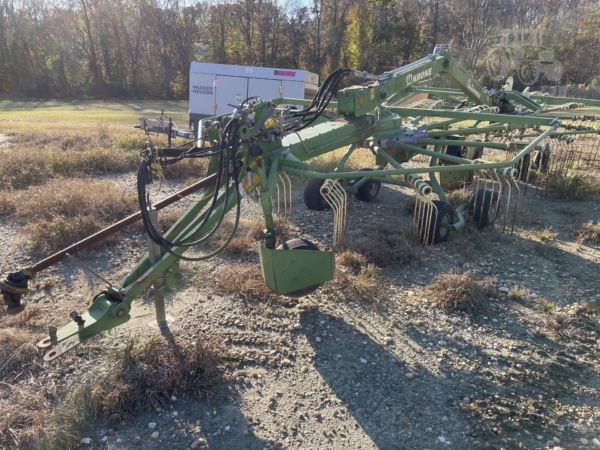 2009 Krone Swadro 710T Twin Rotor Rotary Rake in Field
