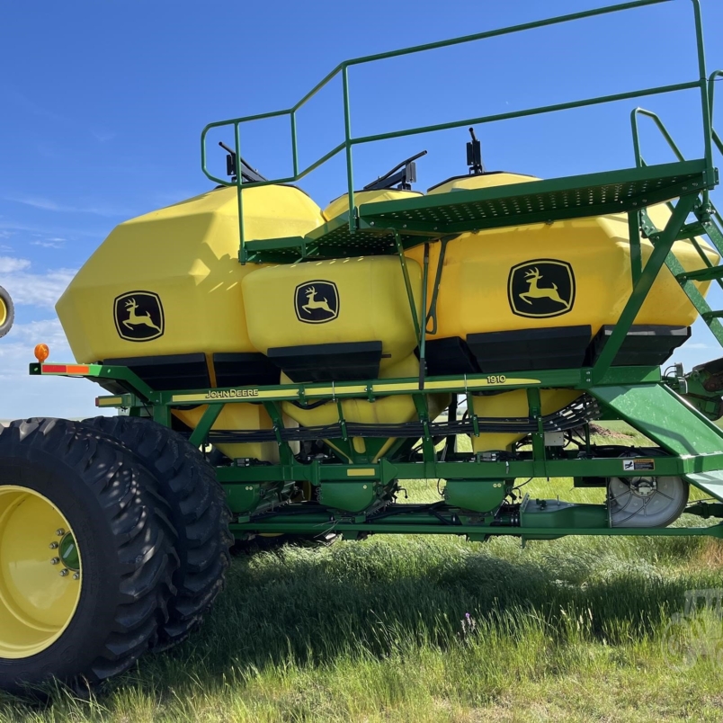 2014 John Deere 1895 Air Seeder in the field