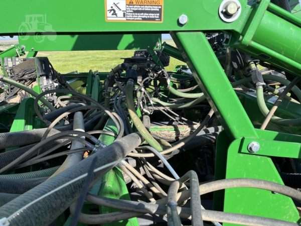 2014 John Deere 1895 Air Seeder in the field