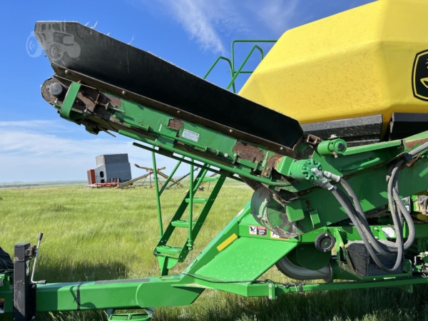 2014 John Deere 1895 Air Seeder in the field