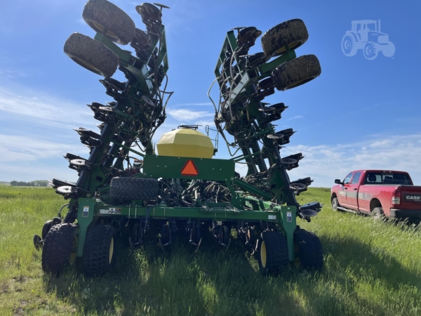 2014 John Deere 1895 Air Seeder in the field