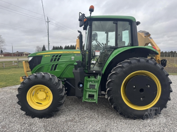 2018 John Deere 6110M Tractor