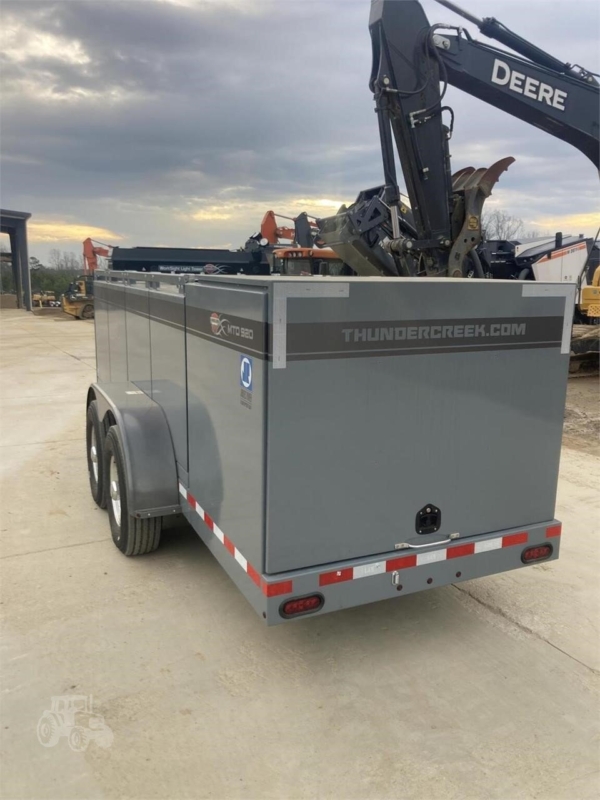 2022 Thunder Creek Equipment MT0920-G3 fuel and lube trailer on construction site