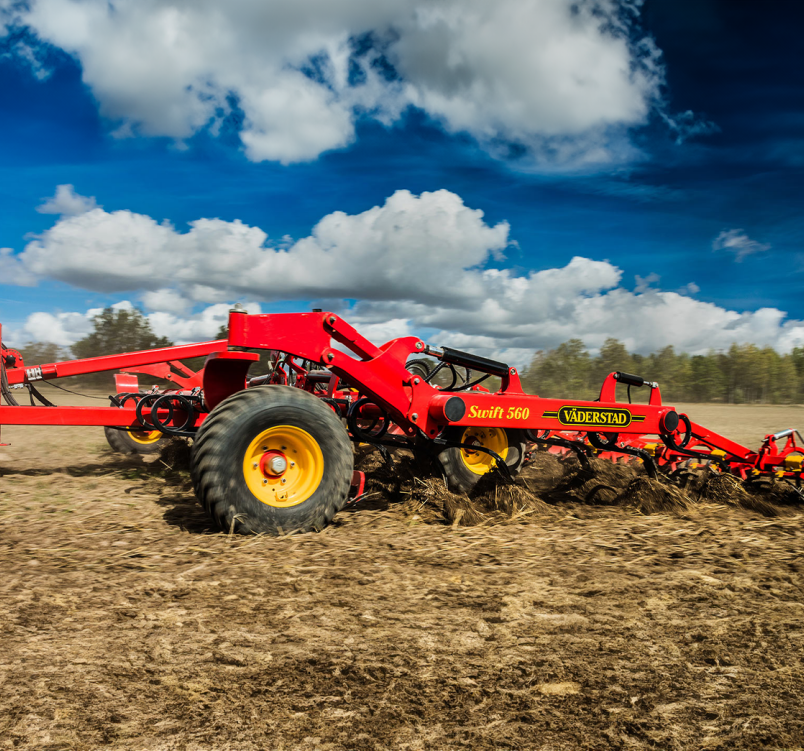 Väderstad Swift Tine Cultivator working in wheat stubble.